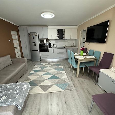 Maya Home Oradea Exteriör bild