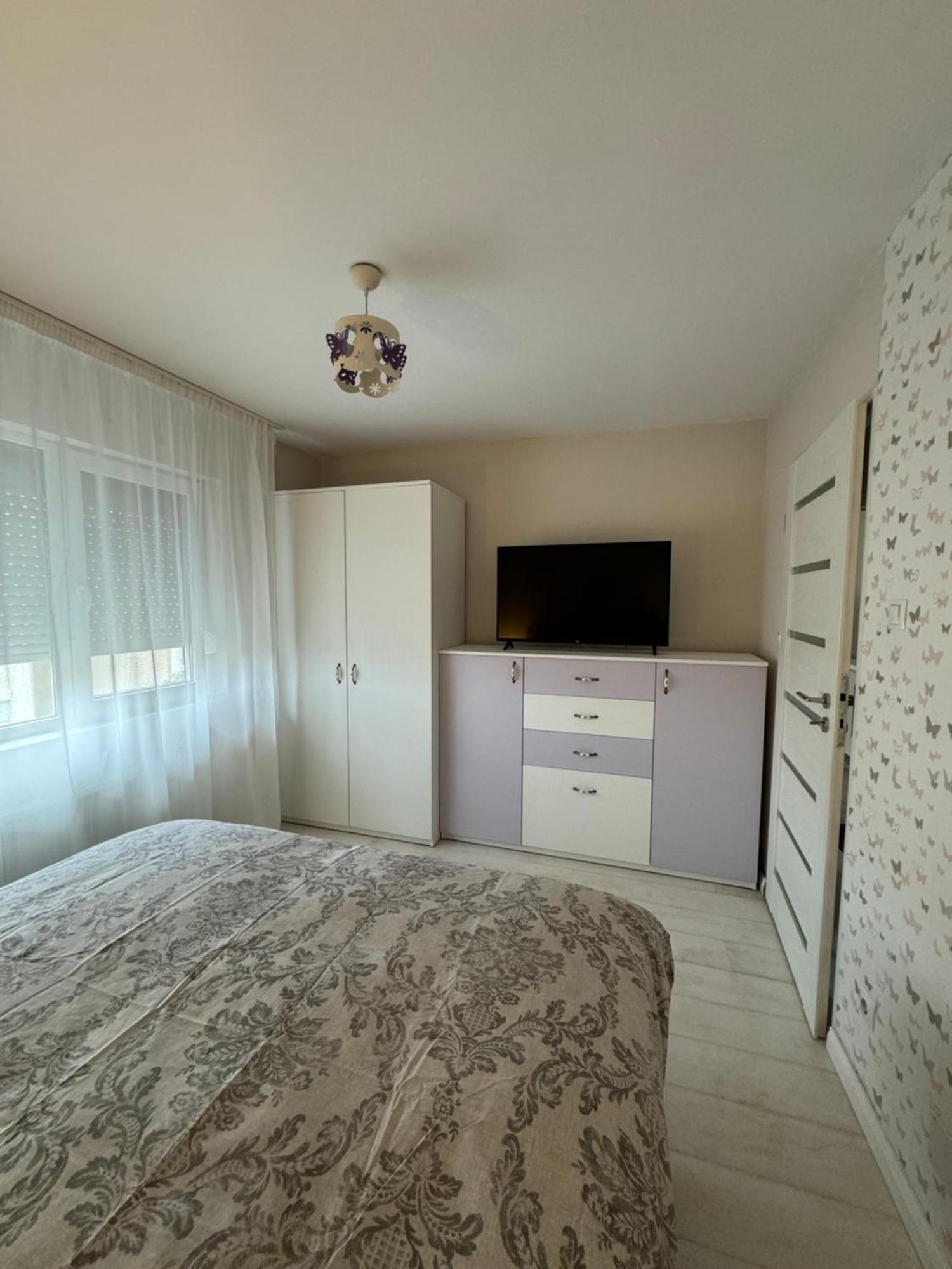 Maya Home Oradea Exteriör bild