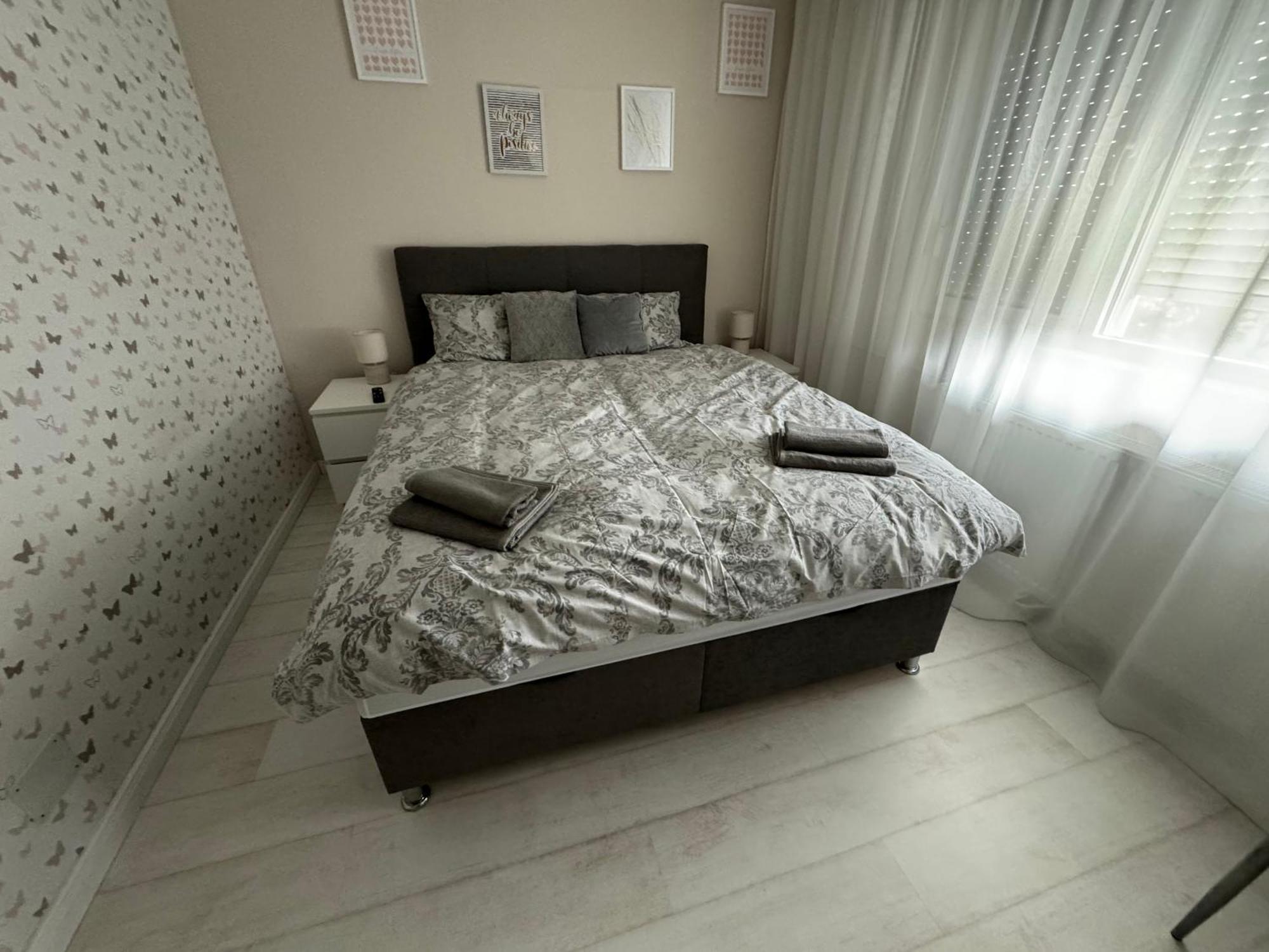 Maya Home Oradea Exteriör bild