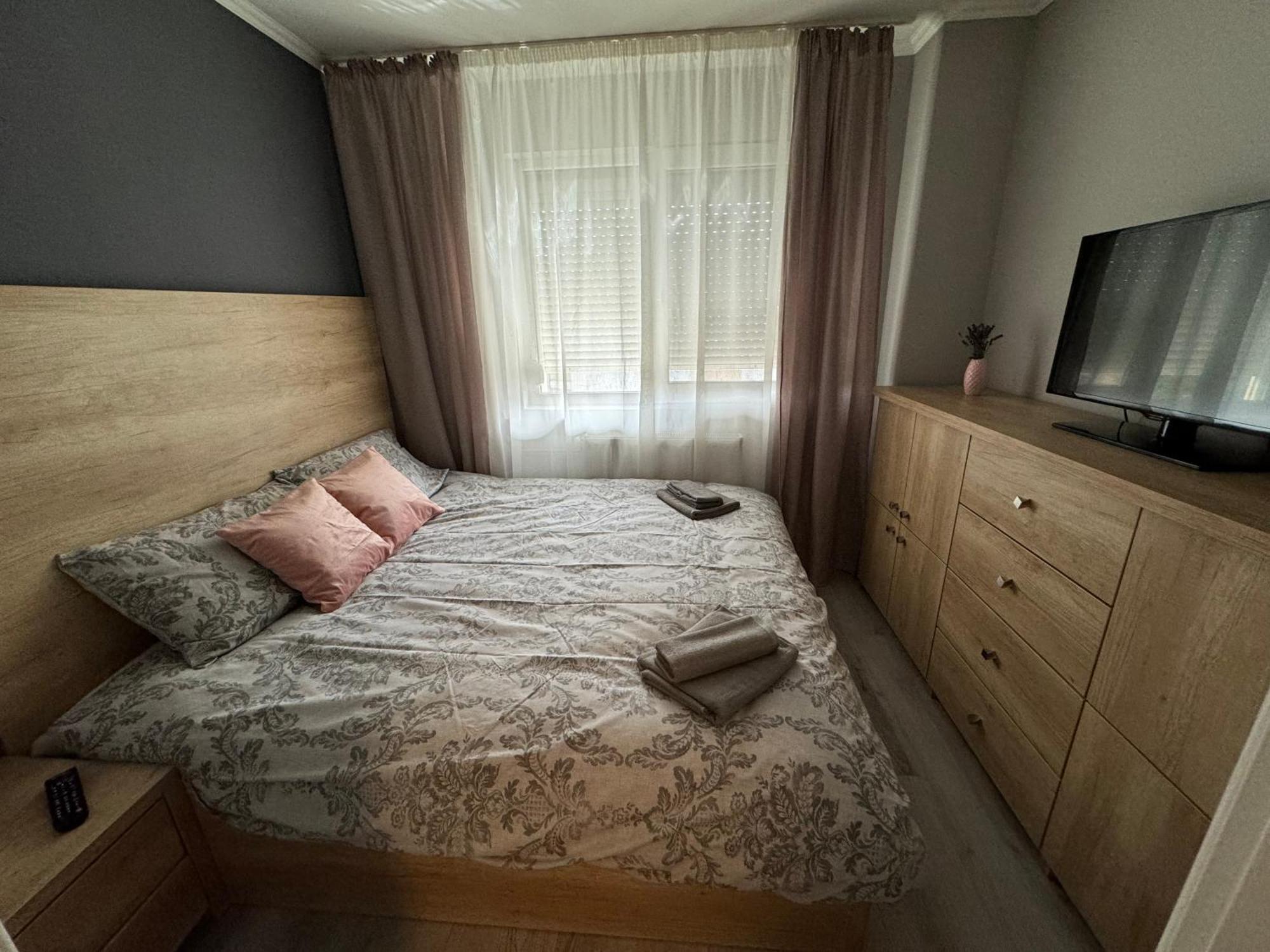 Maya Home Oradea Exteriör bild