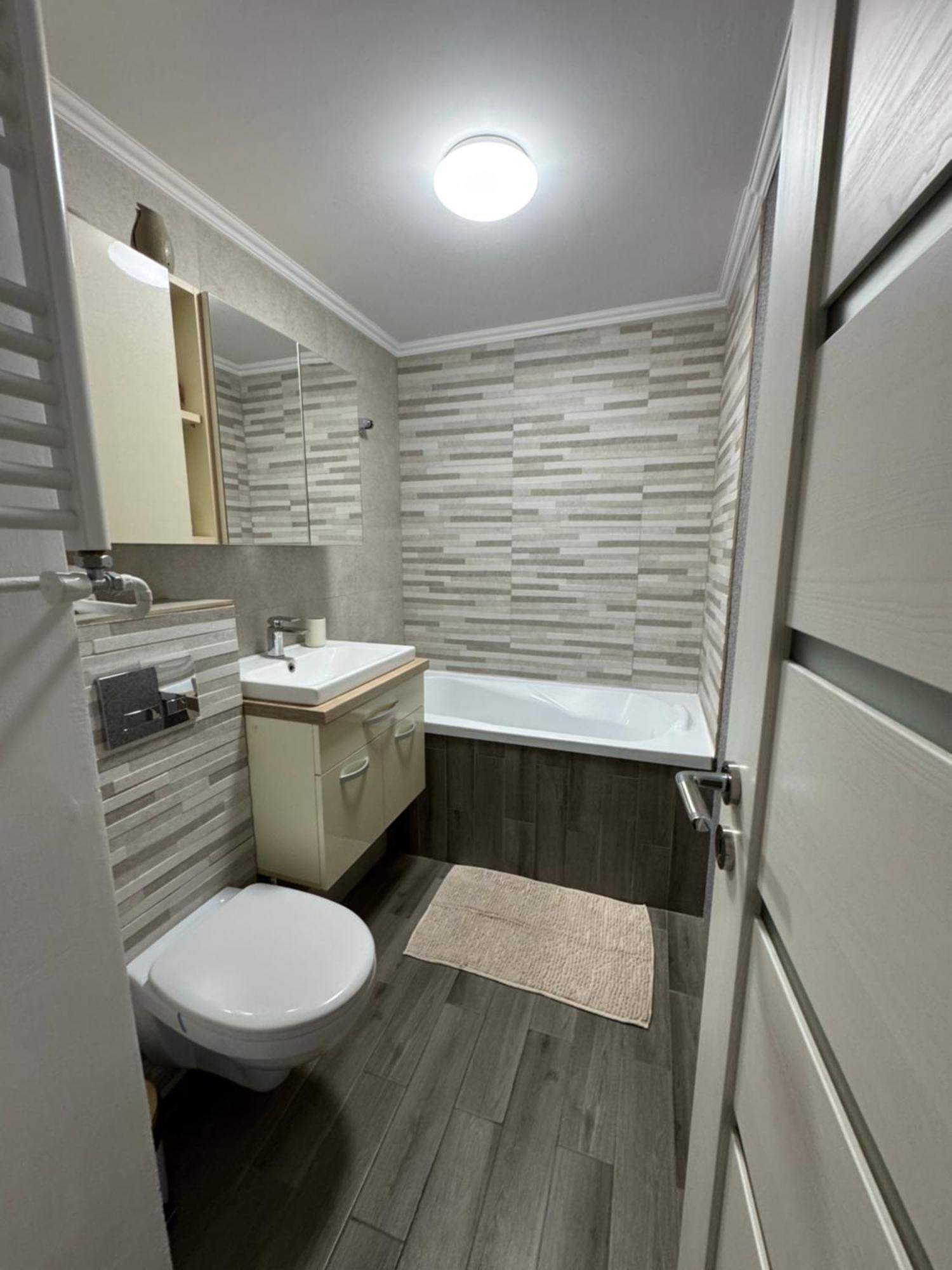 Maya Home Oradea Exteriör bild